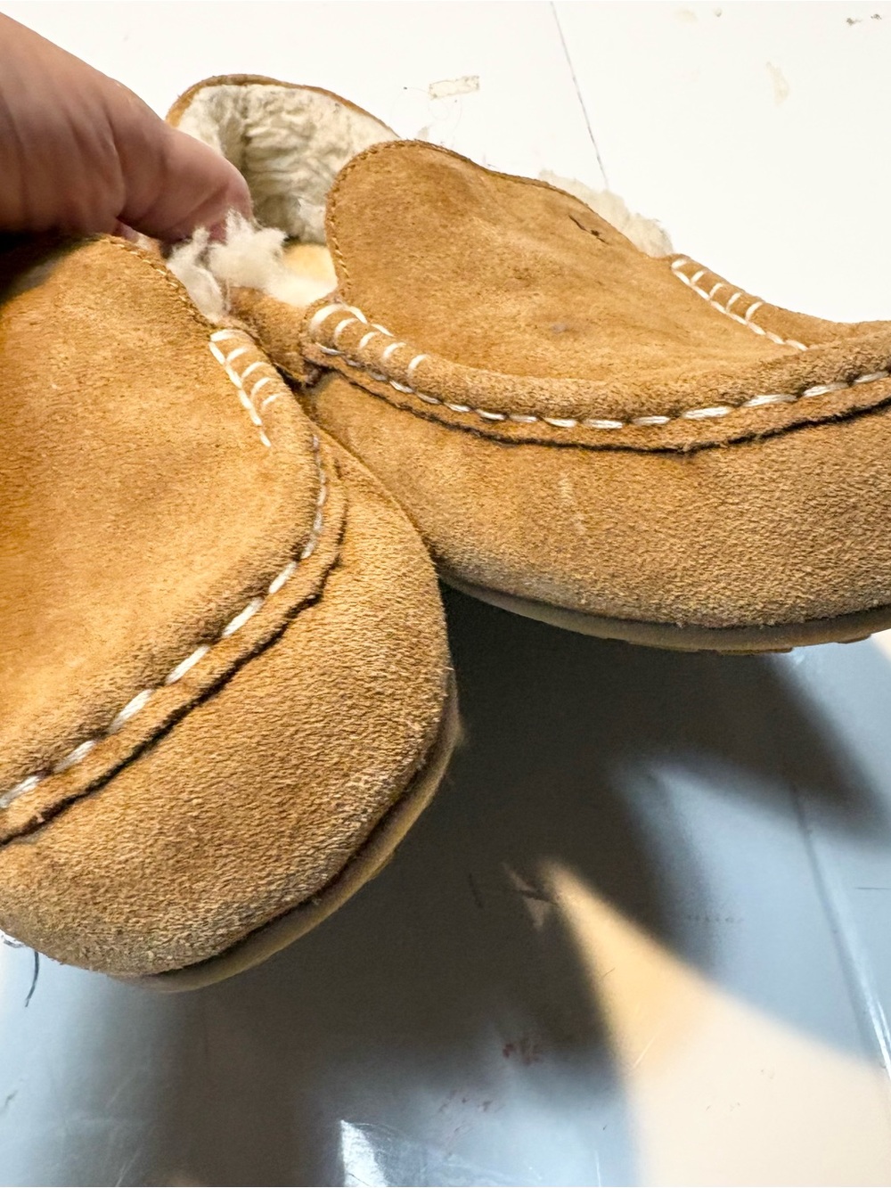 Koolaburra by UGG Lezly slippers featuring a chestnut suede upper and plush faux - Picture 6 of 11